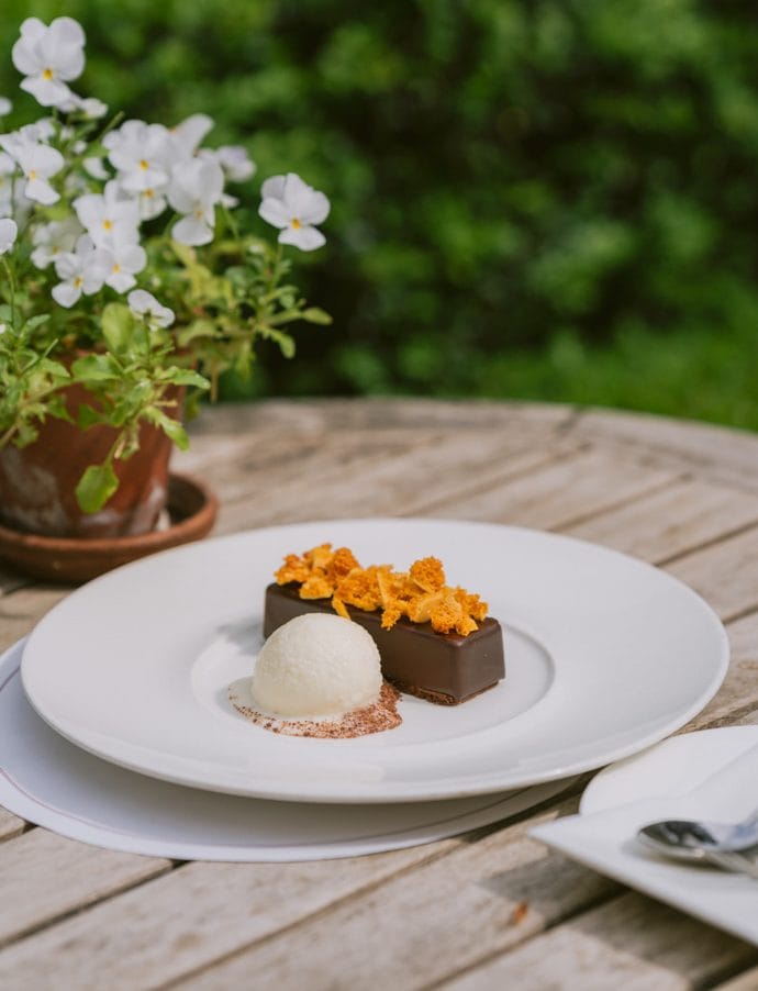 0018-2022-Parsonage-Grill-Oxford-High-Res-Outdoor-Dining-Dar-Chocolate-Delice-Creme-Fraiche-Sorbet-Web-Feature-aspect-ratio-690-902