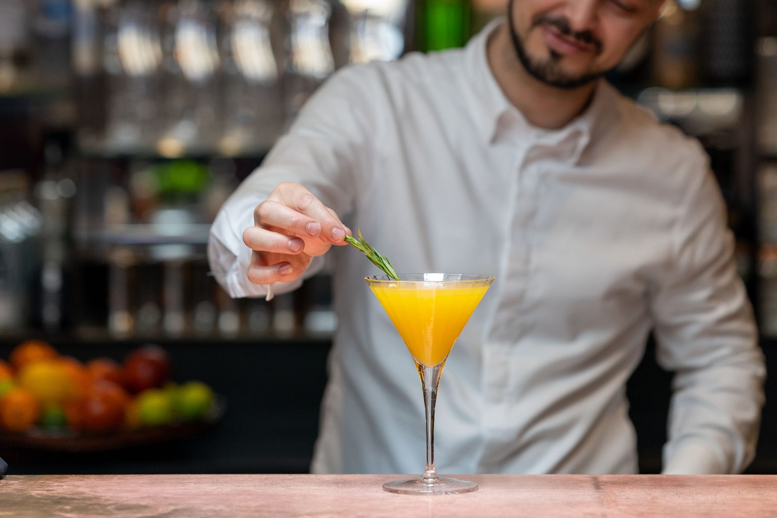 0025 - 2022 - Parsonage Grill - Oxford - High Res - Bar Cocktail Preparation Bartender Sergiu - Web Hero